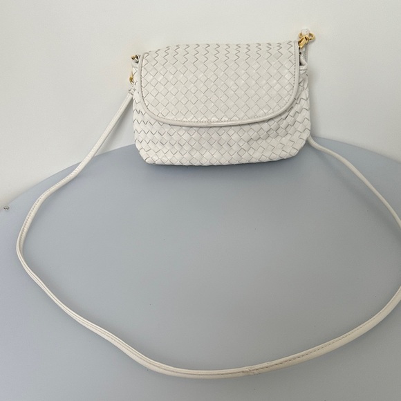 leather white Woven Shoulder Bag - Picture 2 of 11